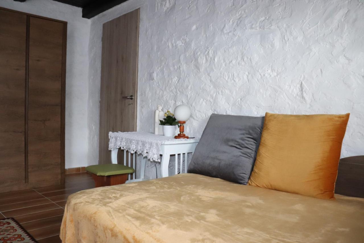 Lidia Vendeghaz Hotel Тата Екстериор снимка